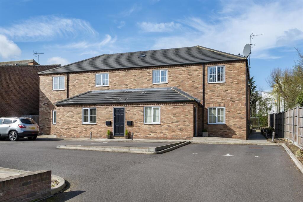 Main image of property: Saffron House, 271 Bedford Road, Hitchin