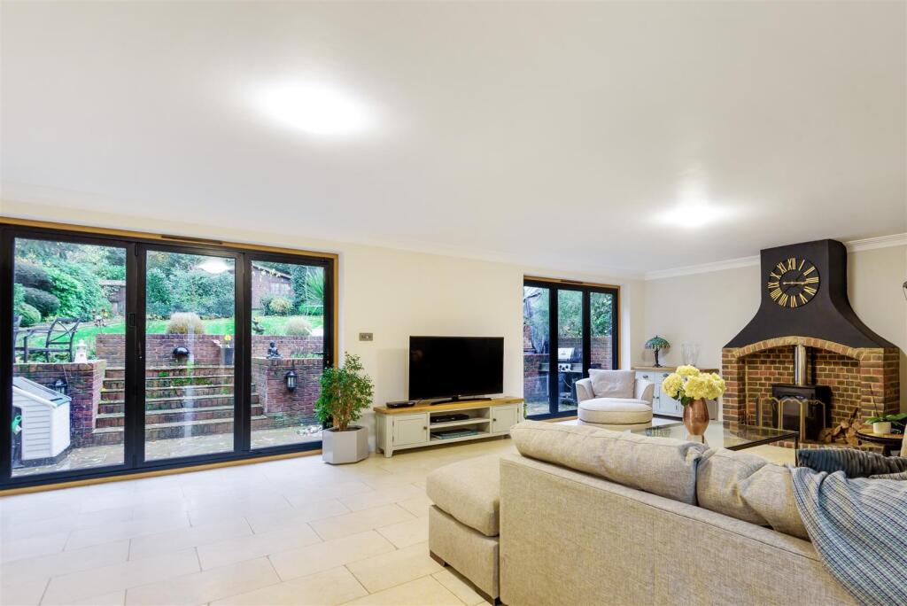 Forest Drive, Kingswood photo 4