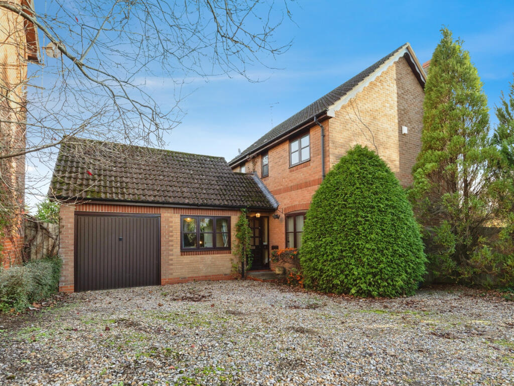 4-bed detached on Brooks Rise, Andover, SP10, £485,000