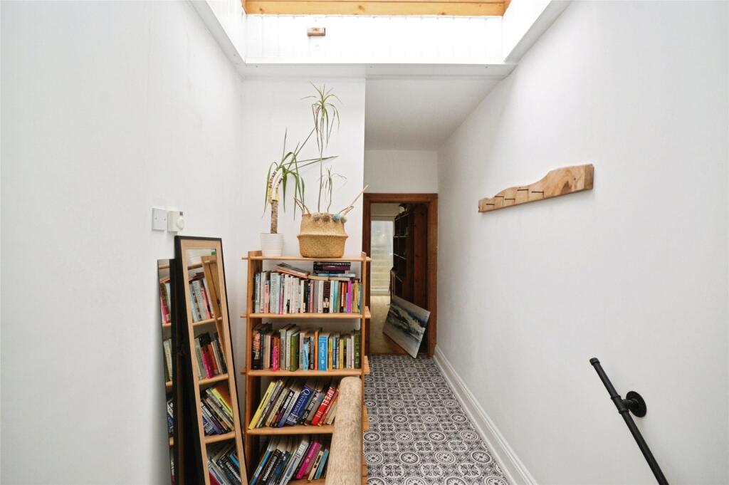 Apartment in Plymouth - More