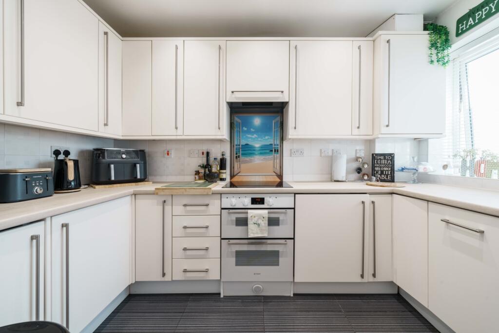 Apartment in Gosport, Lee-on-the-Solent - More