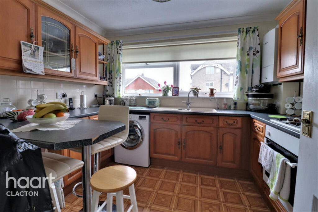 High Street, Clacton-On-Sea photo 4