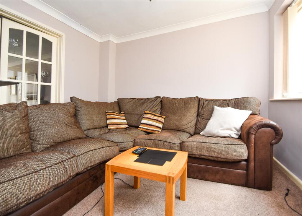 House in Wolverhampton, West Midlands - More
