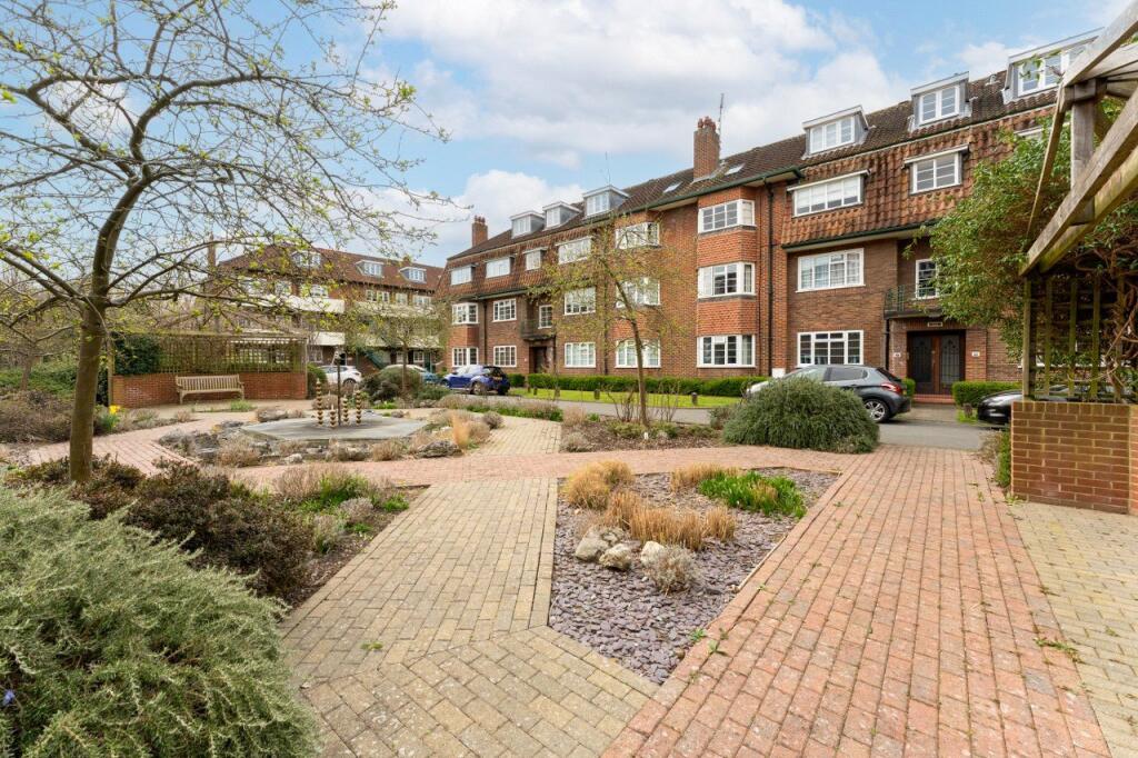 Apartment in London, The Wrythe - View 2