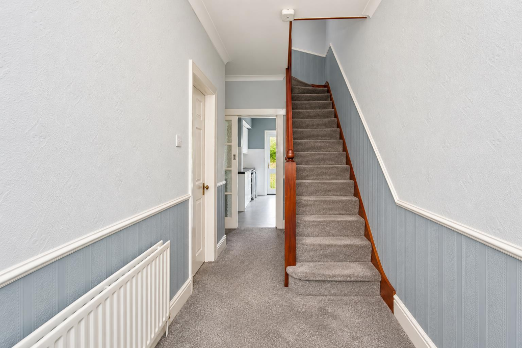House in Sutton - View 5