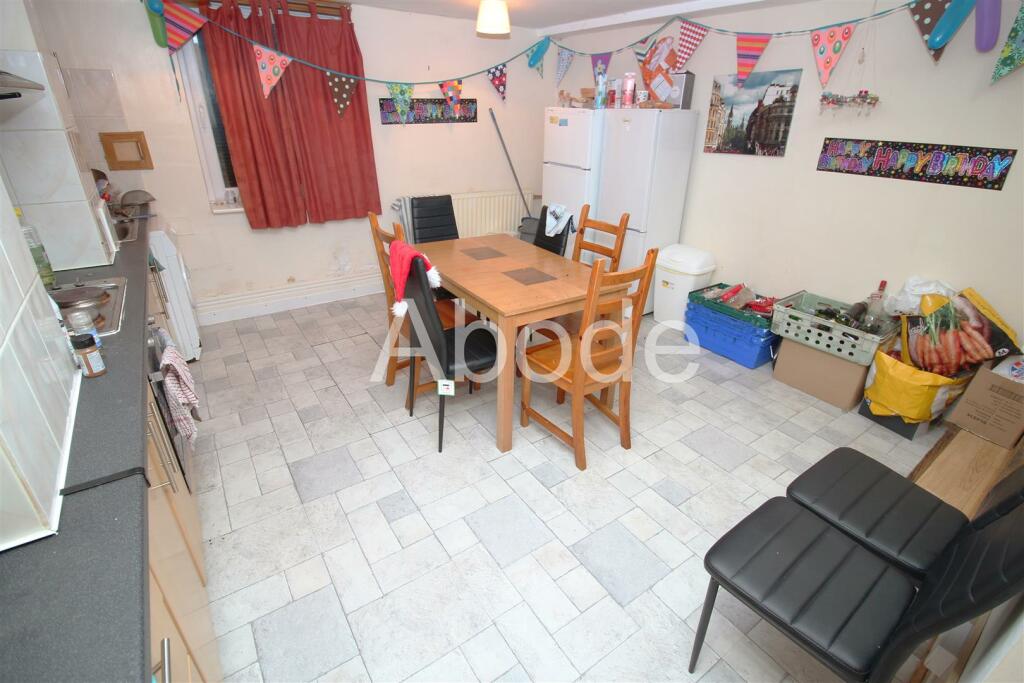 Wrangthorn Terrace, Hyde Park, Leeds photo 2