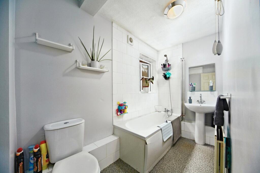 Apartment in Croydon - View 5