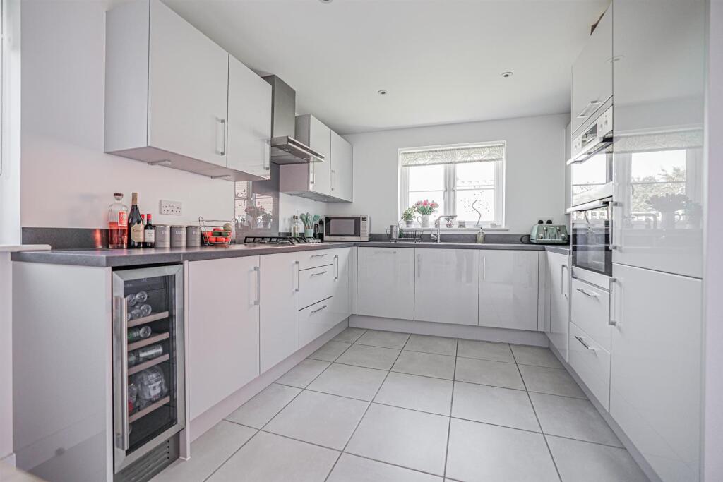 House in Dacorum, Hertfordshire - More
