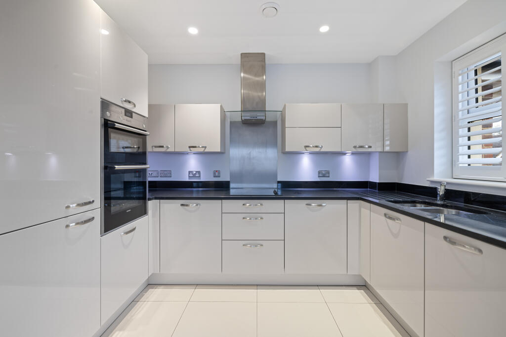 Main image of property: Durrants House, Durrants Village, Faygate, West Sussex RH12