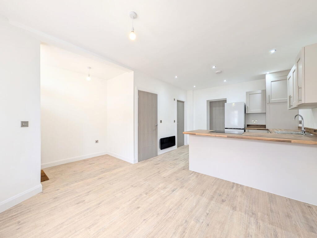 Apartment in Preston - View 5