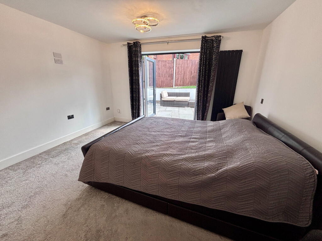 House in Swadlincote, Church Gresley - More