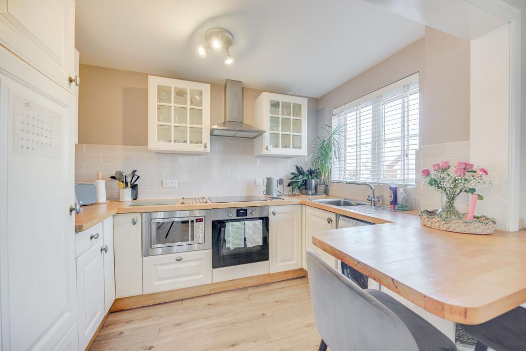Apartment in Congleton, West Heath - View 4