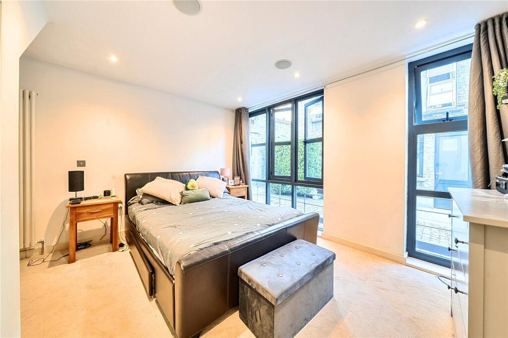 Apartment in London - More