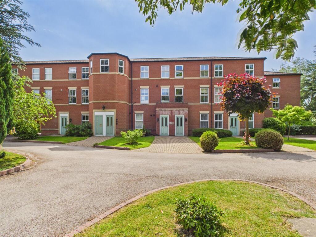 1-bed flat on De Ferrers Court, Duffield, Belper, Derbyshire, £195,000