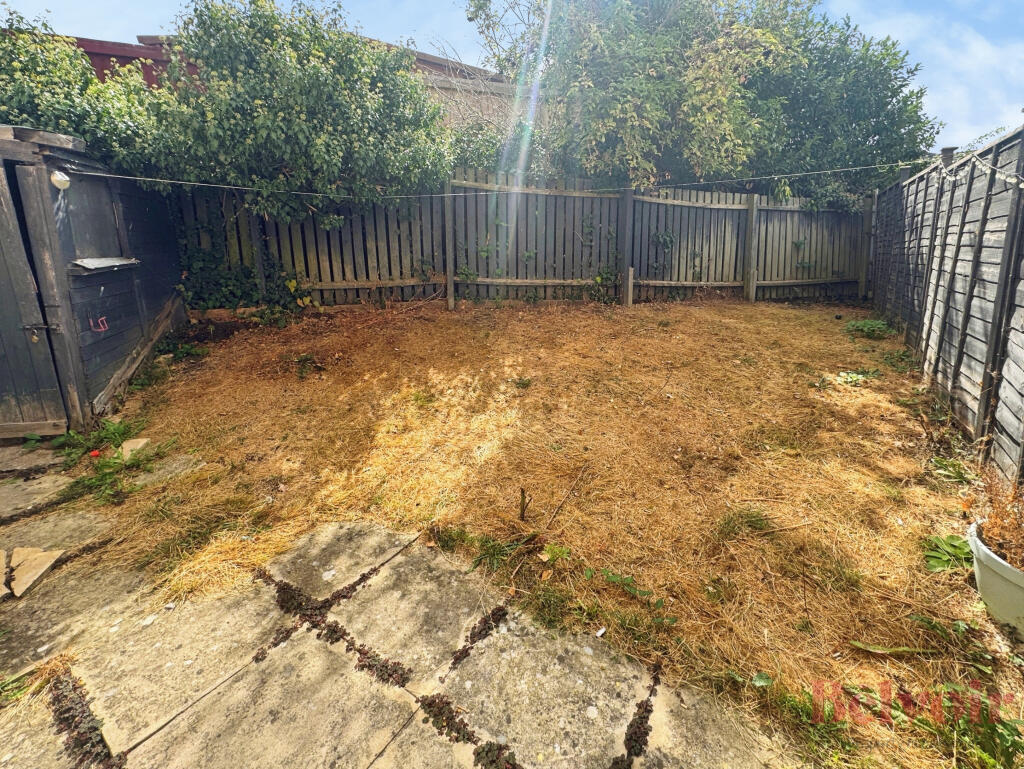 House in Northampton, Wellingborough - View 4