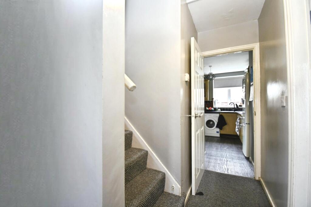 House in Hull - View 5