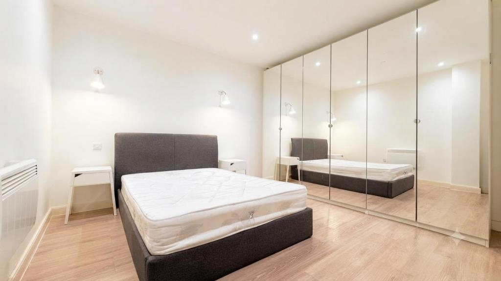 Apartment in Romford - More
