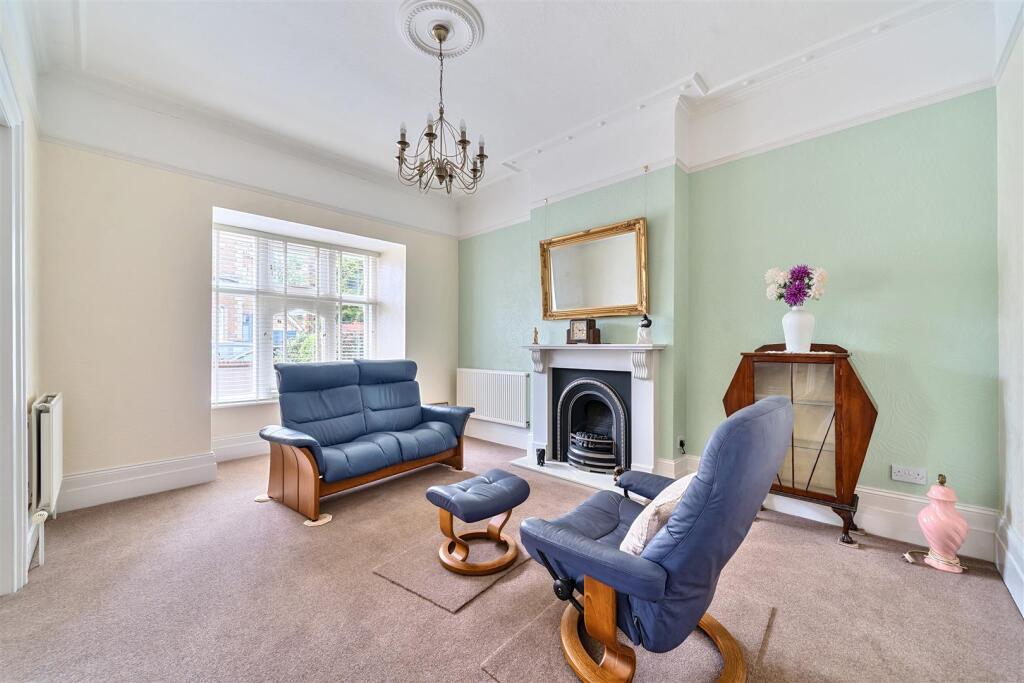 Kent Road, East Molesey, KT8 photo 4