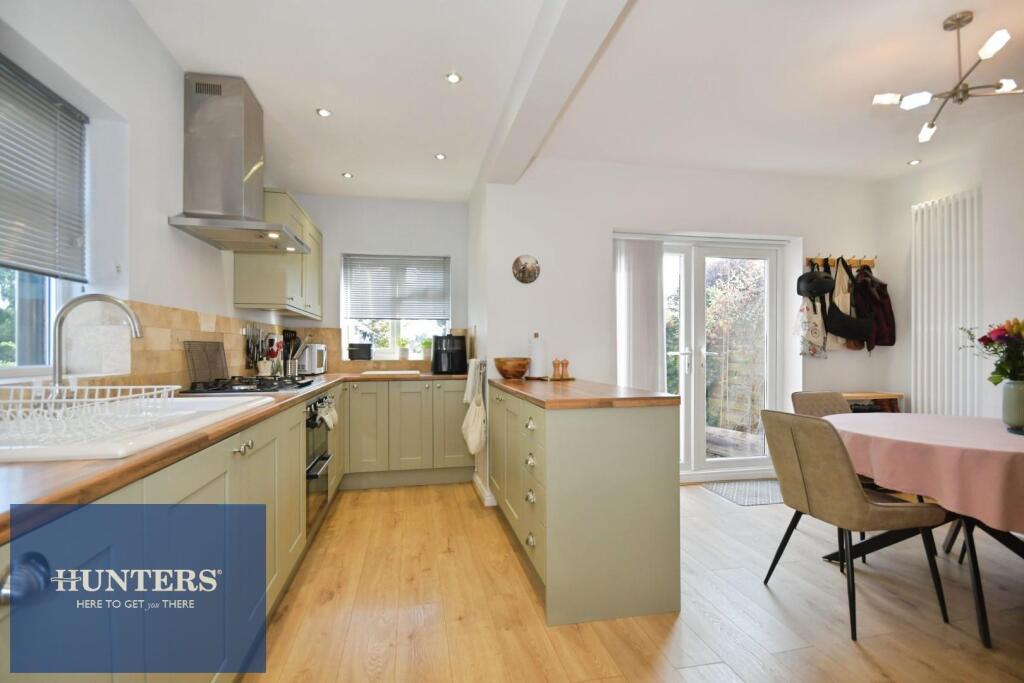 House in Chesterfield, Derbyshire - View 4