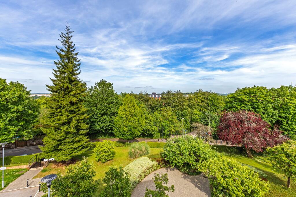 Alison Way, Winchester, SO22 - More