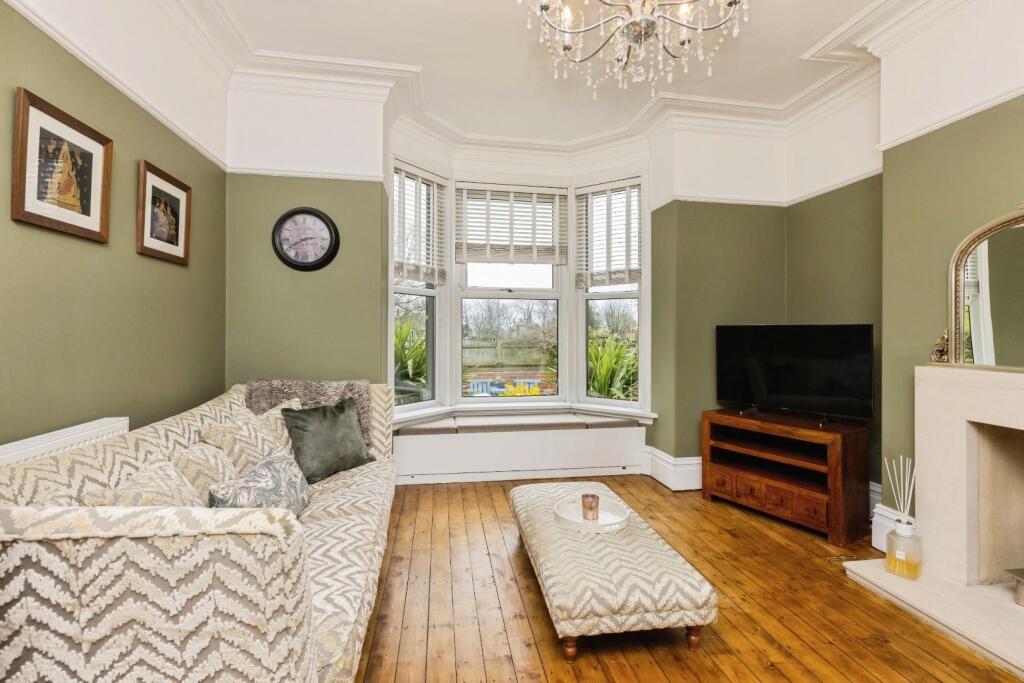 House in Leeds, Bramley - View 2
