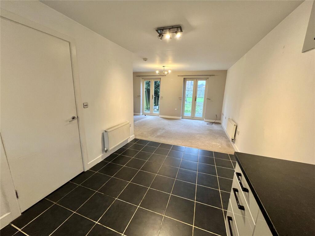 House in Rotherham, Ravenfield - More