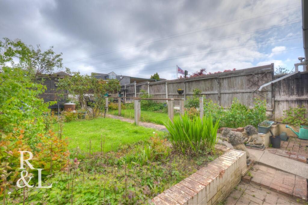 House in Wolverhampton, Ettingshall Park - View 3