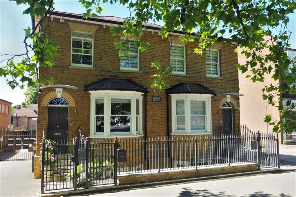 Main image of property: High Street, Epping, CM16