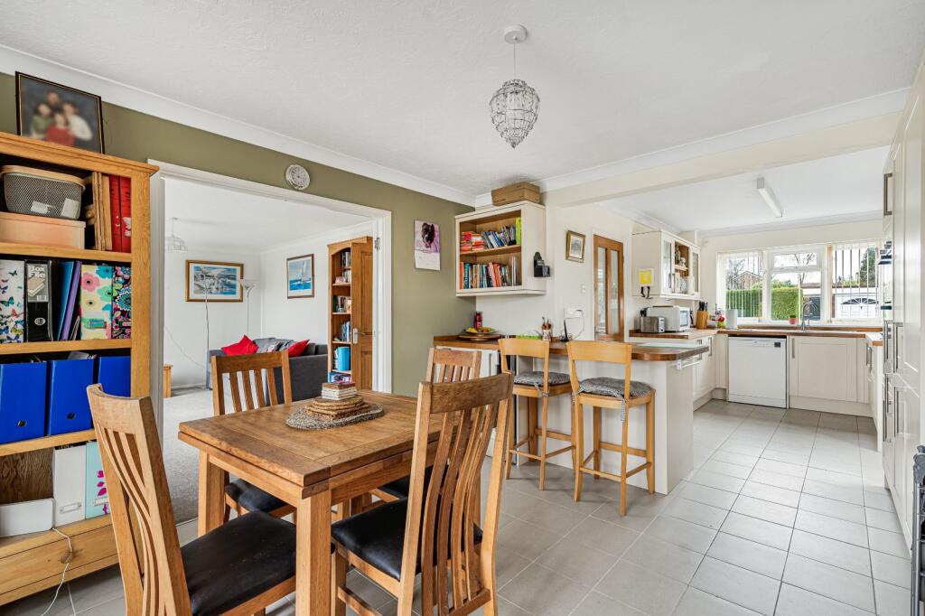 Cranford Drive, Holybourne, Alton, Hampshire photo 3
