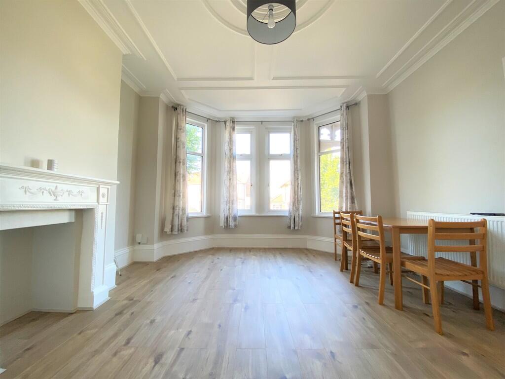 Apartment in London - View 3