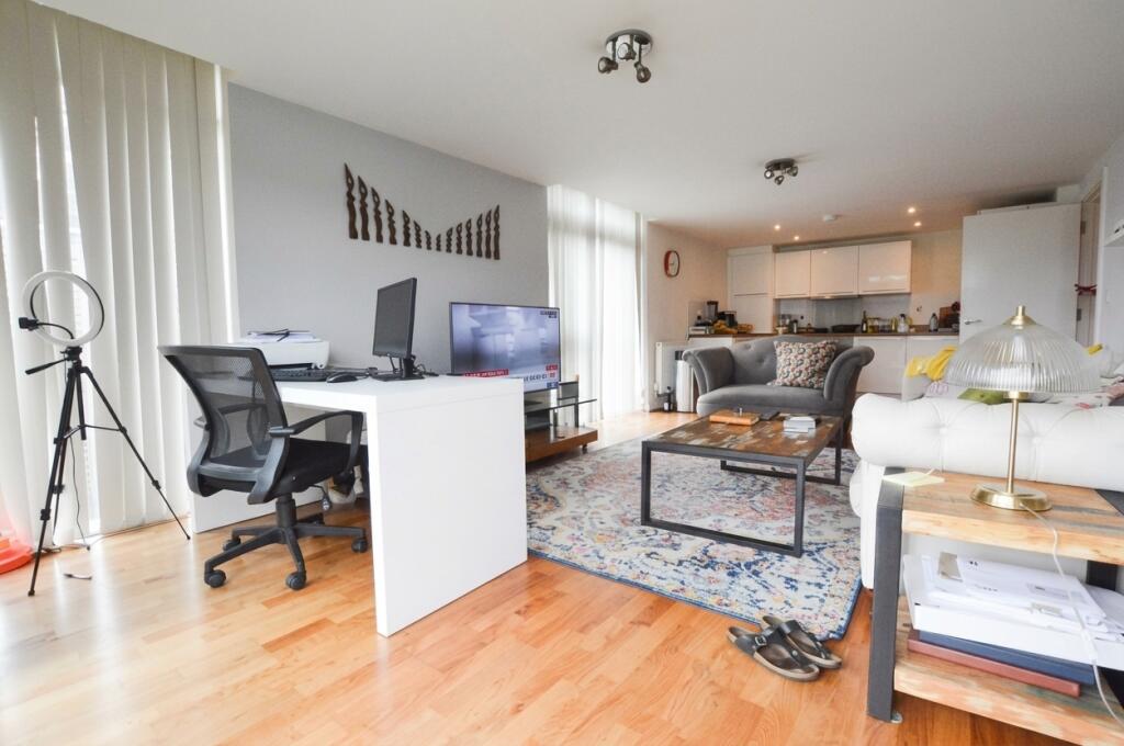 Apartment in St Albans - More