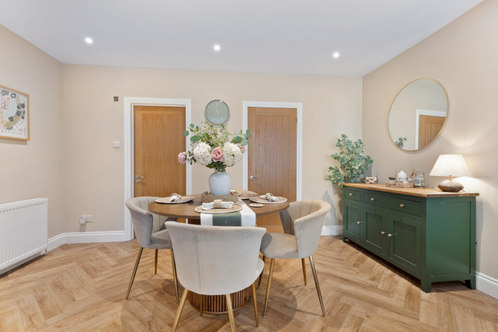 House in Sutton - View 3