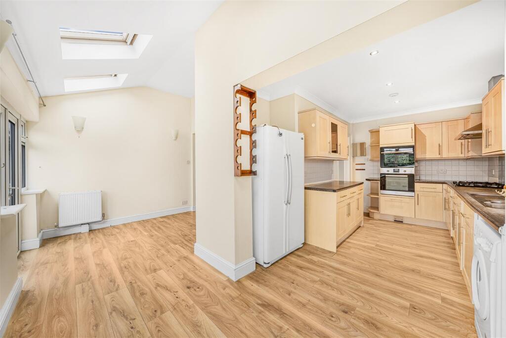 Victoria Road, North Chingford, E4 photo 4