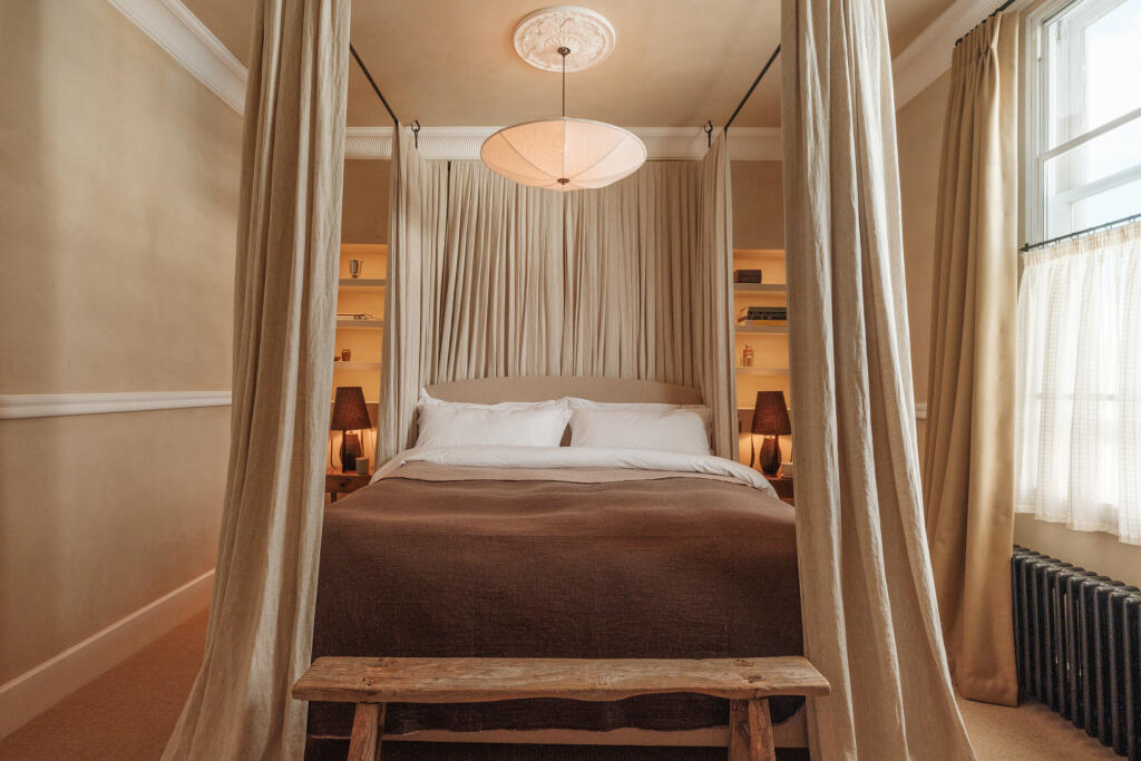 Apartment in London, Royal Borough of Kensington and Chelsea - More