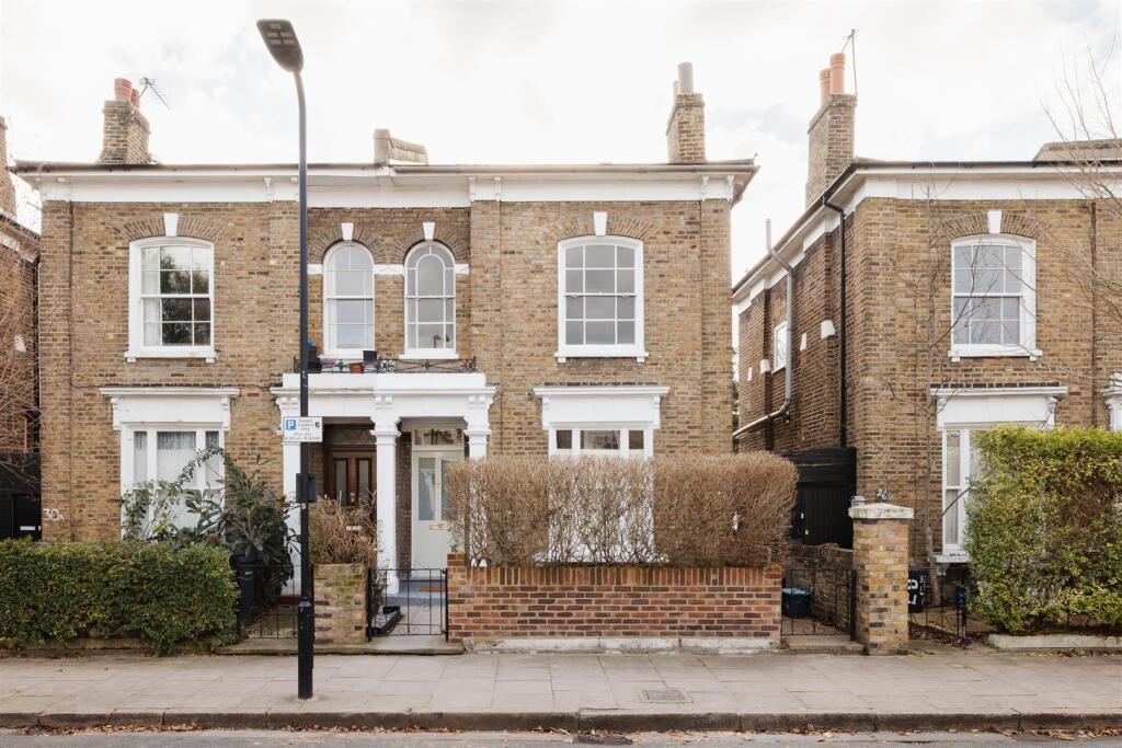 1-bed apartment on Lavender Grove, London, £575,000