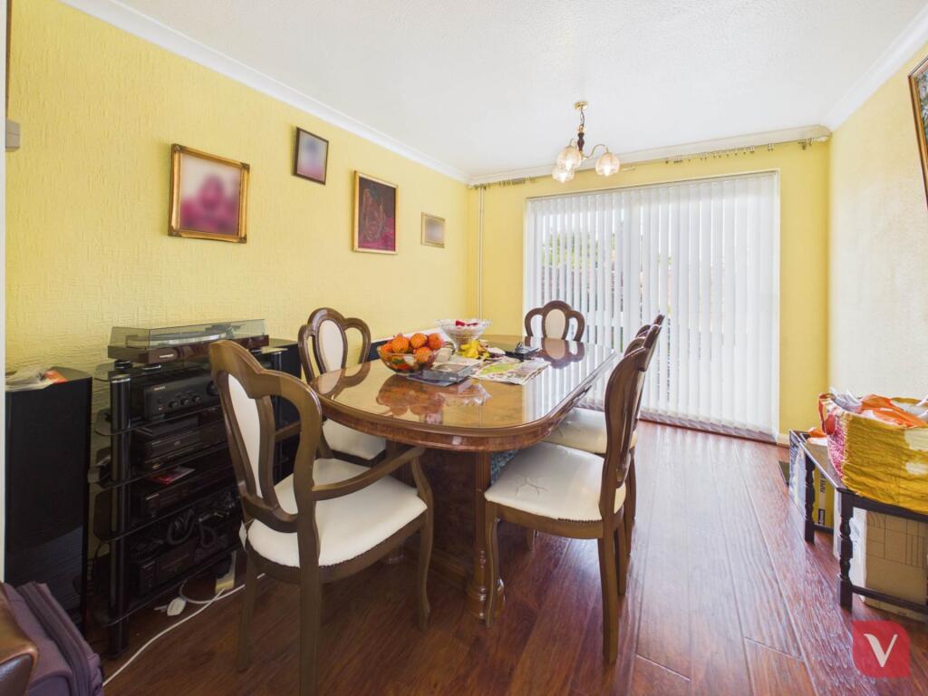 House in Luton - View 5