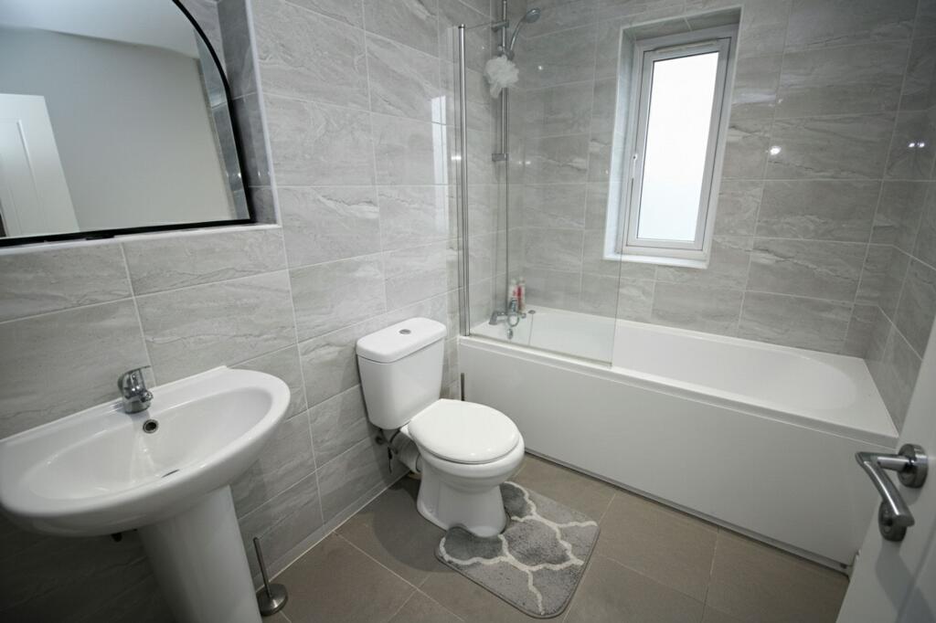 Trafford Road, Eccles, M30 - View 4