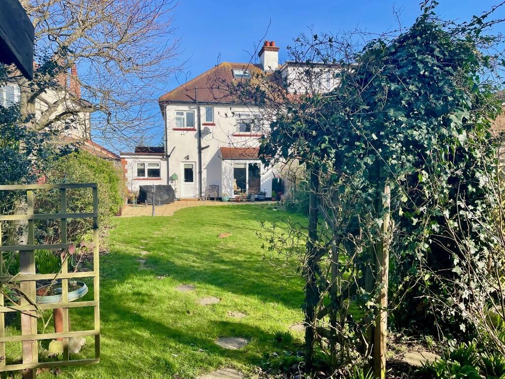 Main image of property: Olive Avenue, Leigh-On-Sea, Essex, SS9