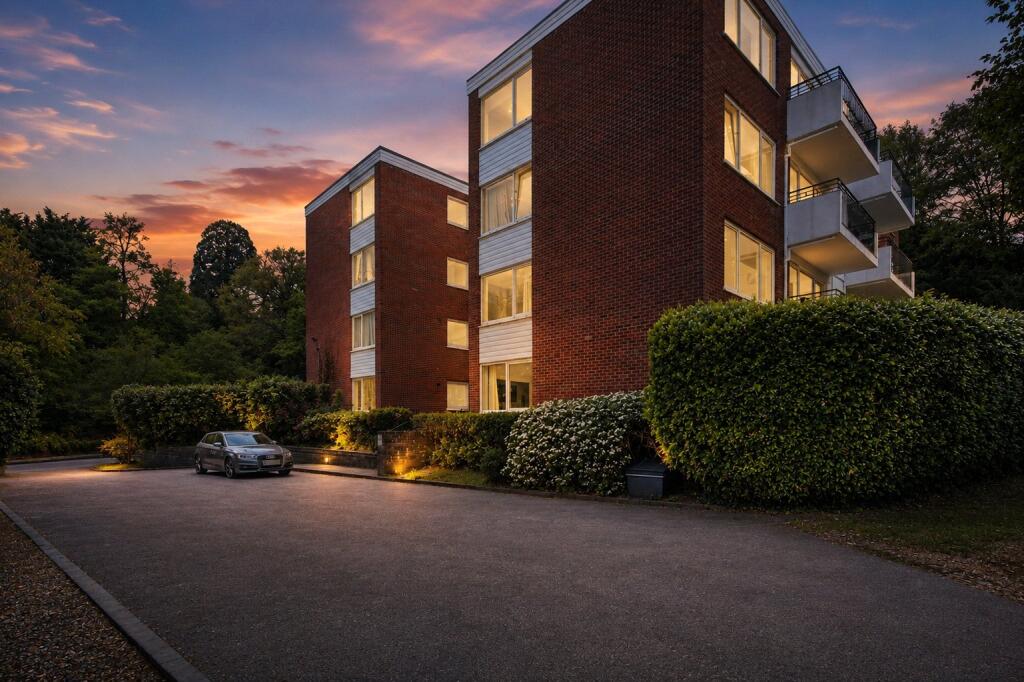 Main image of property: The Glen, London Road, Sunninghill, SL5