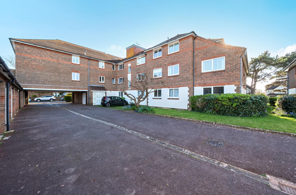 Sherborne Lodge, Grand Avenue, Worthing, BN11 photo 5