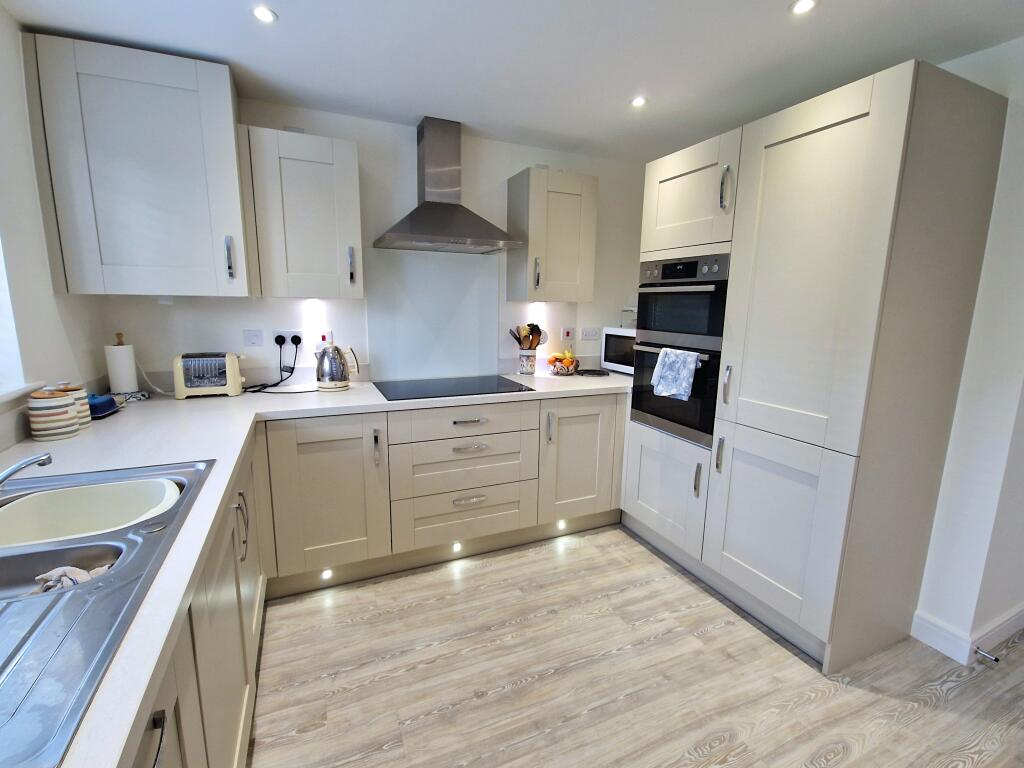 House in Cardiff, Porthcawl - More