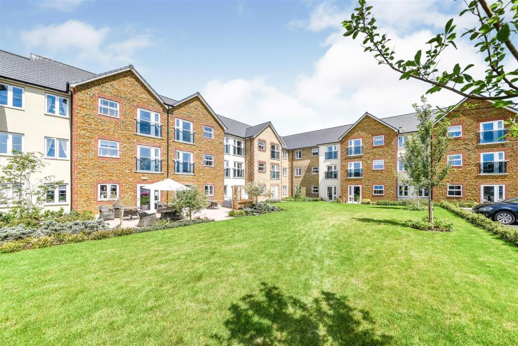 Main image of property: 21 Eastland Grange, 16 Valentine Road, Hunstanton, PE36 5FA