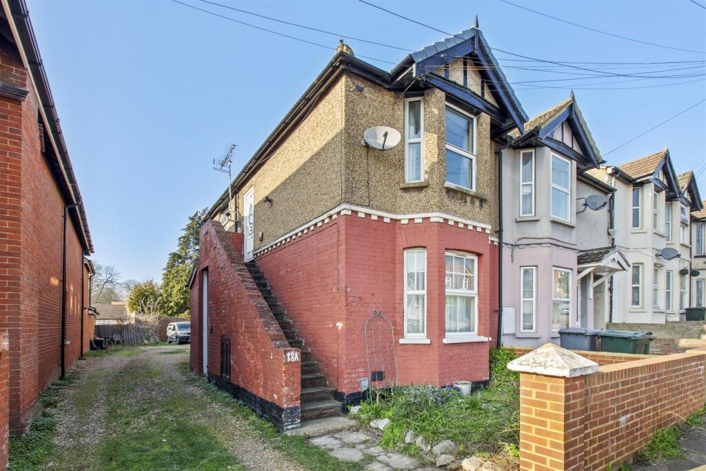 Main image of property: WALK OF TOWN, HIGH WYCOMBE