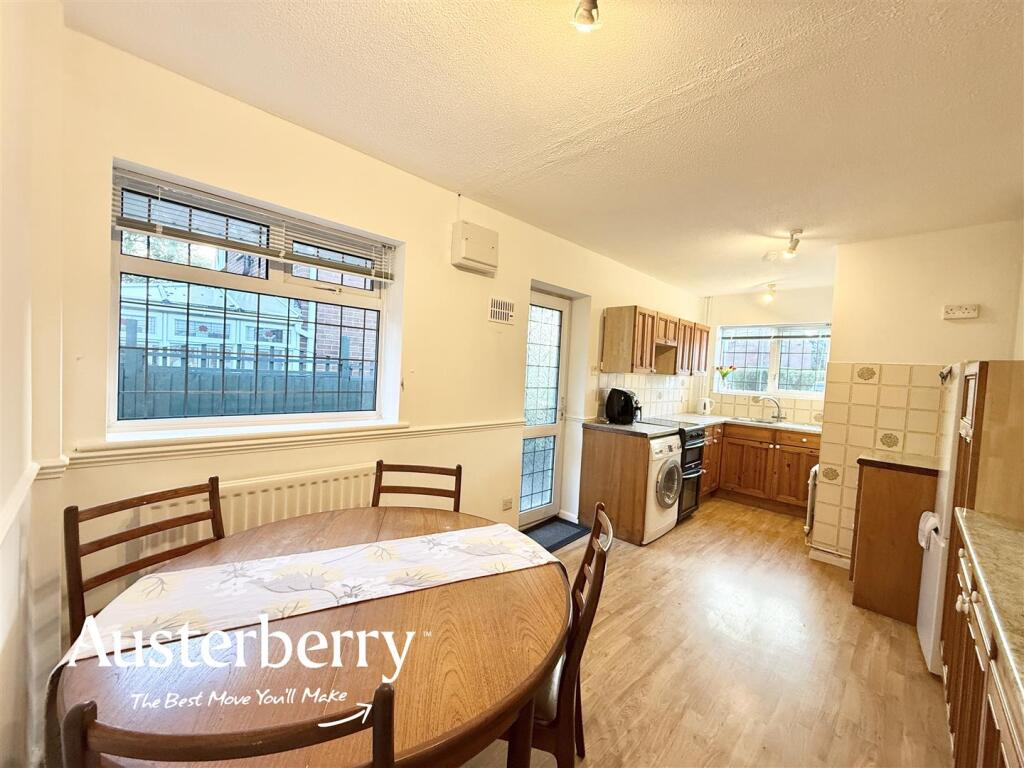 House in Stoke-on-Trent, Trentham - View 4