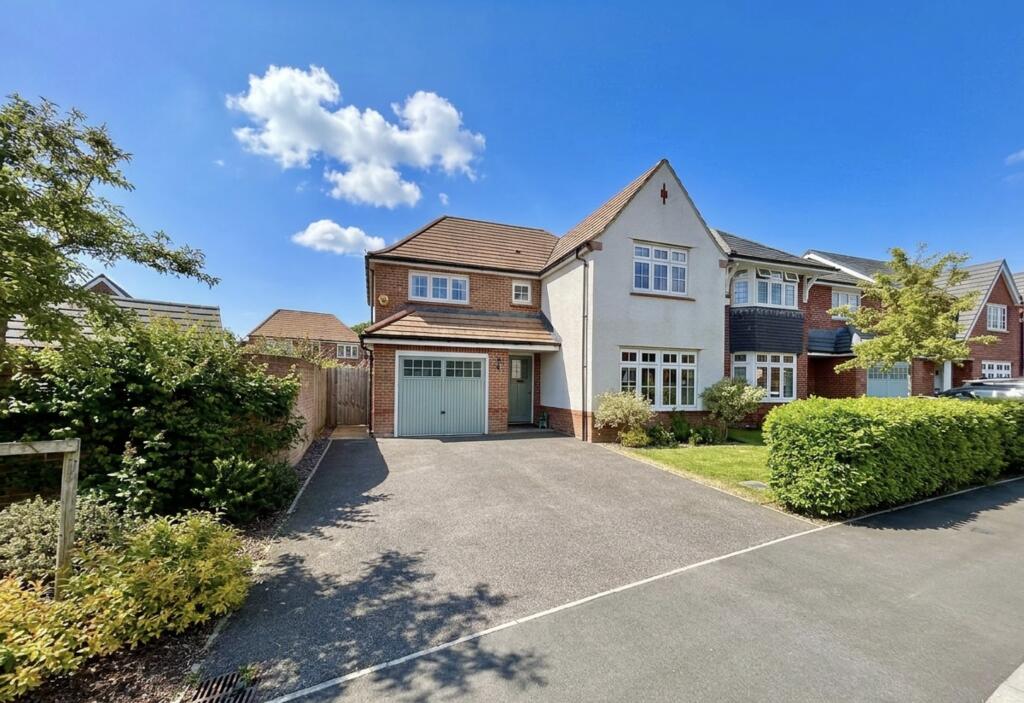 4-bed detached on Vale View, Shaftesbury, £400,000