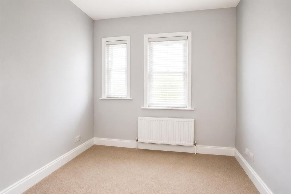 Apartment in Cheltenham, Warden Hill, Lansdown - More