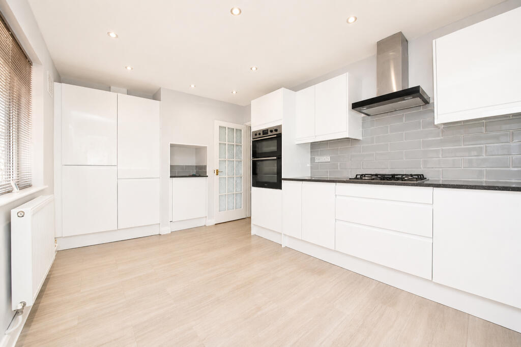 House in Slough - View 3