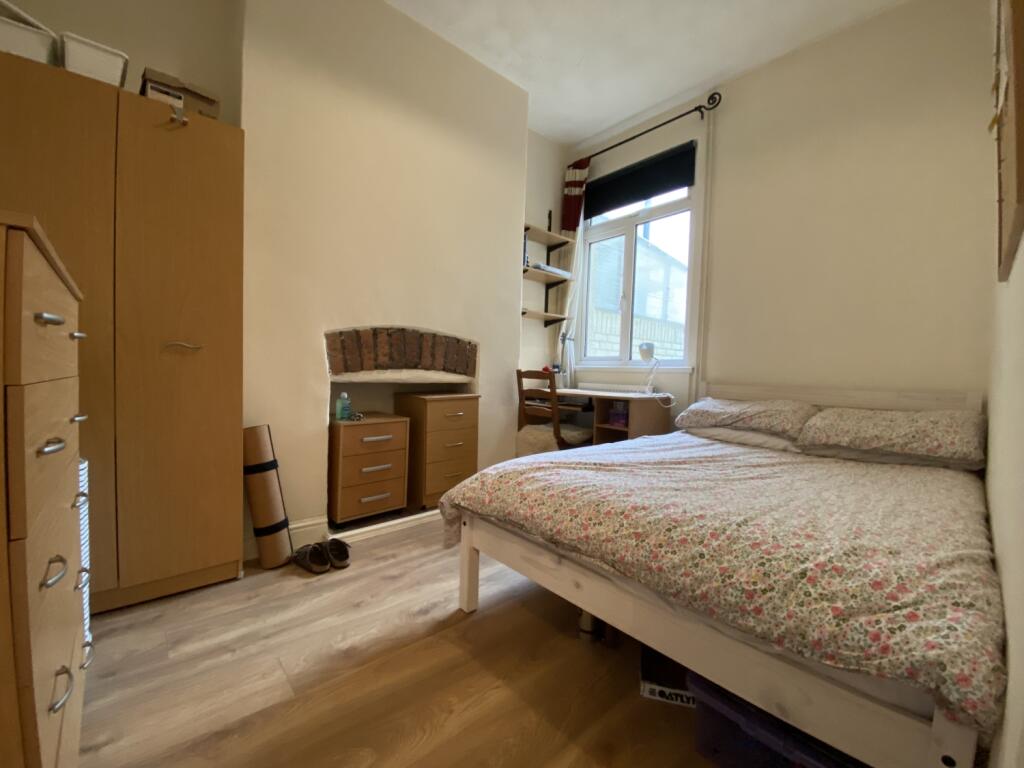 House in Cardiff, Cathays - More