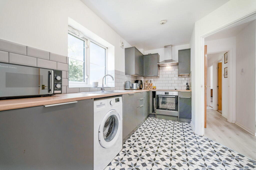Apartment in Crawley, Maidenbower, Worth - View 4