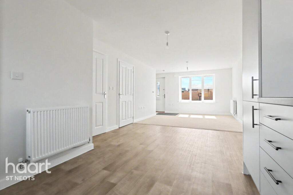 Bernard Avenue, Alconbury Weald photo 3